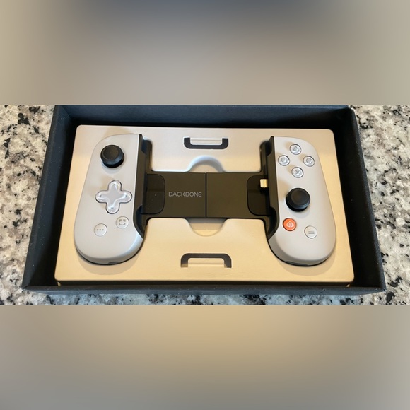 Backbone PS Edition for IPhone - Picture 9 of 11